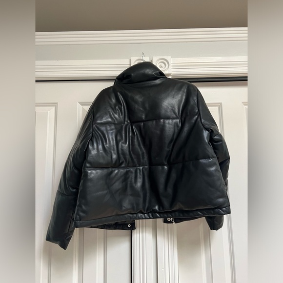 Abercrombie vegan leather puffer - Picture 2 of 2